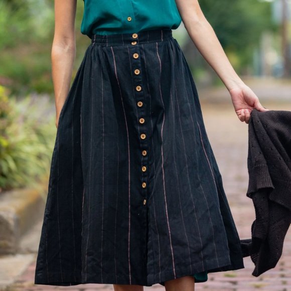 Liz Alig Dresses & Skirts - Liz Alig Black Handwoven Cotton Flair Midi Skirt, Small